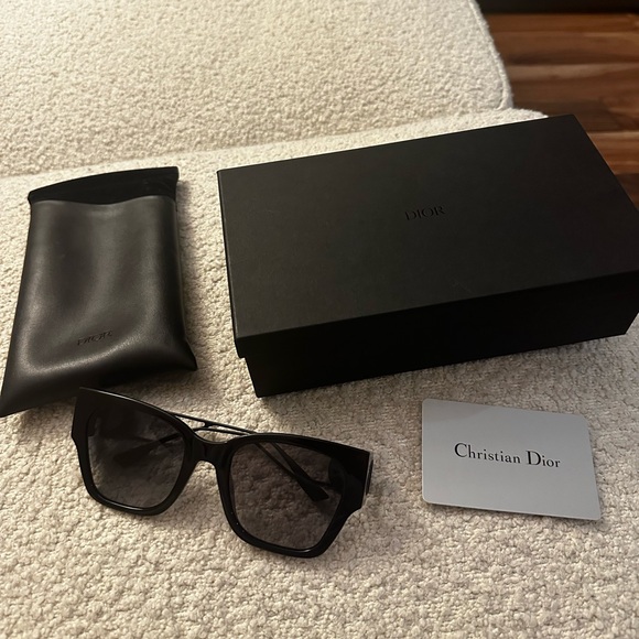 Dior sunglasses all black with gradient lenses - like new - Picture 1 of 5